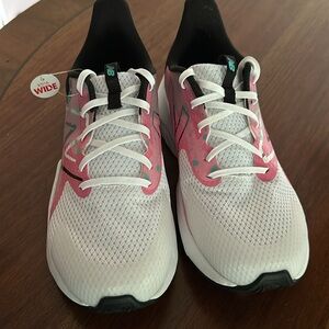 New Balance XTRA WIDE Big Kids Rave Run v2 White Real Pink Paint Splatter